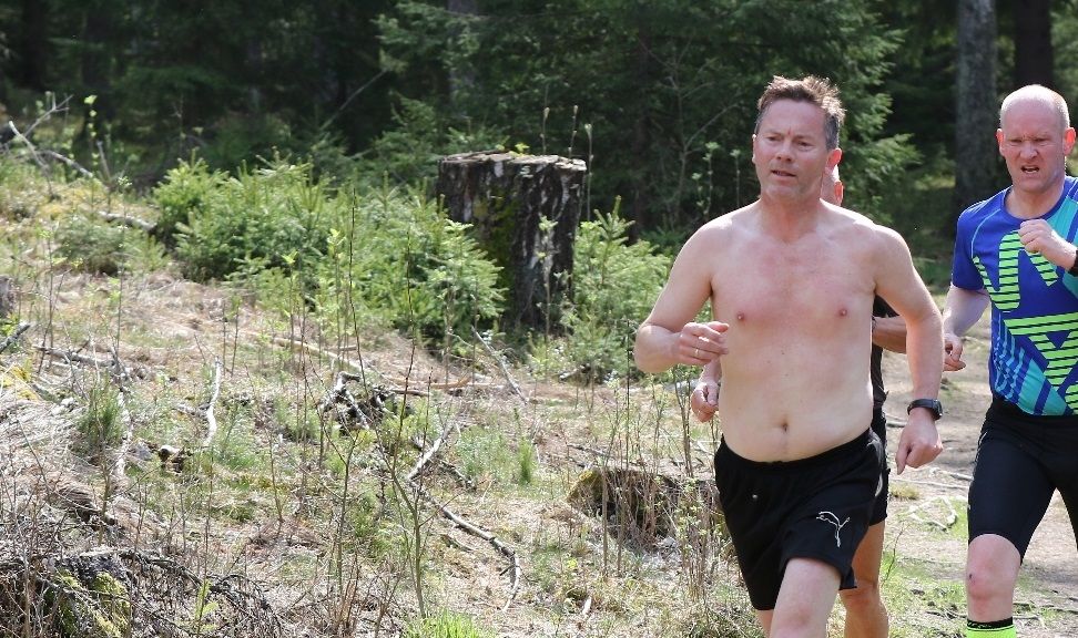 Raymond og bak ligger Lars og Steinar (delvis skjult)